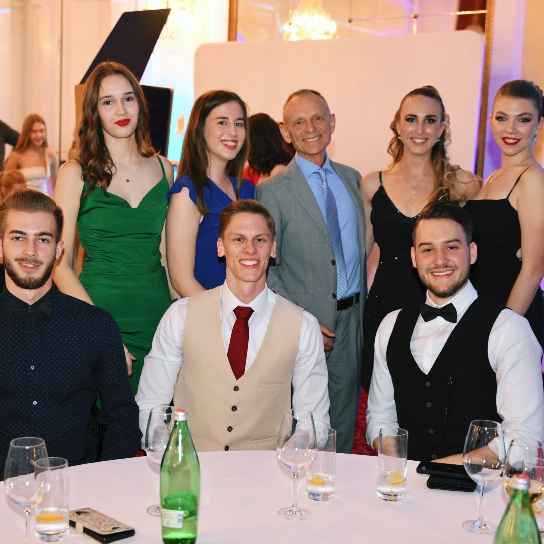 SLIKA 2 CAROUSEL